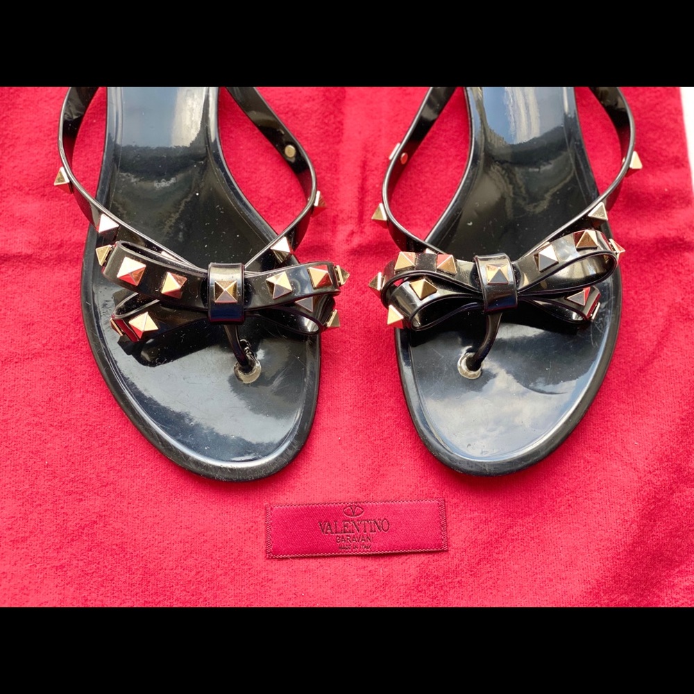 ❌SOLD❌ Auth Valentino Garavani’s Rockstud Jelly